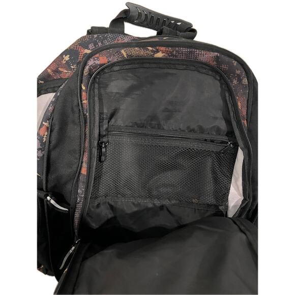 Eastsport Surge Sport Backpack, Brown Leaves - Picture 4 of 5